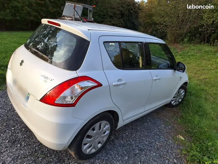 Suzuki Swift 2011 photo 3