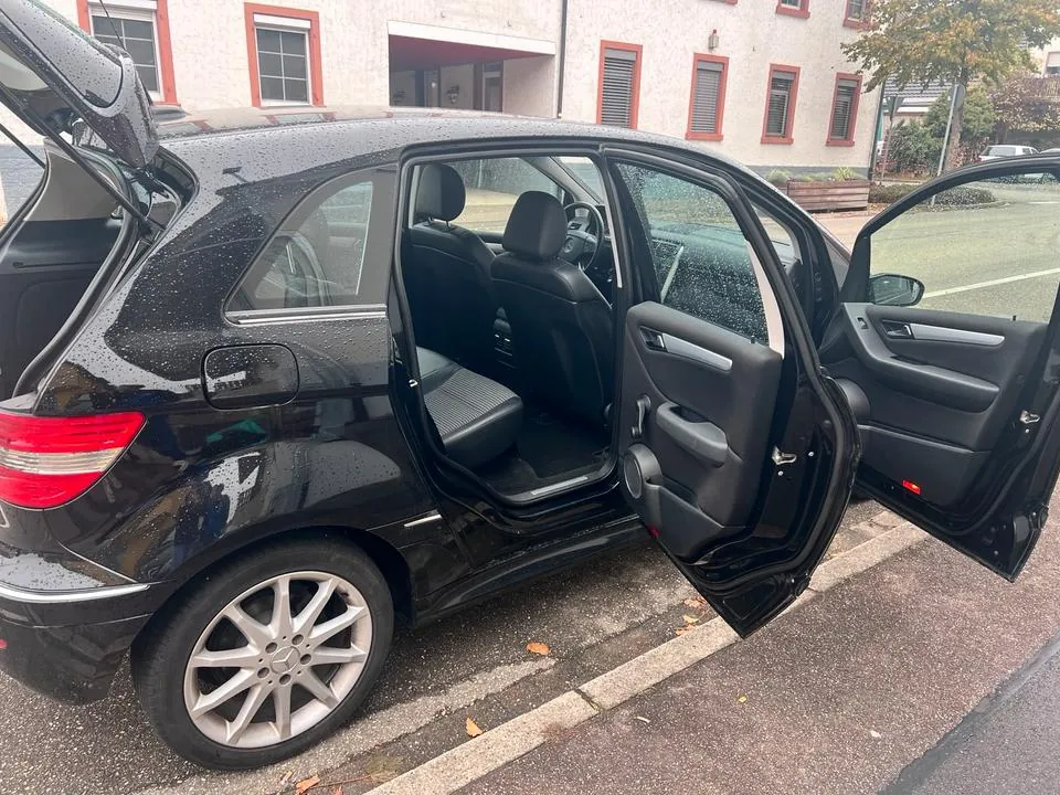 Mercedes-Benz B200