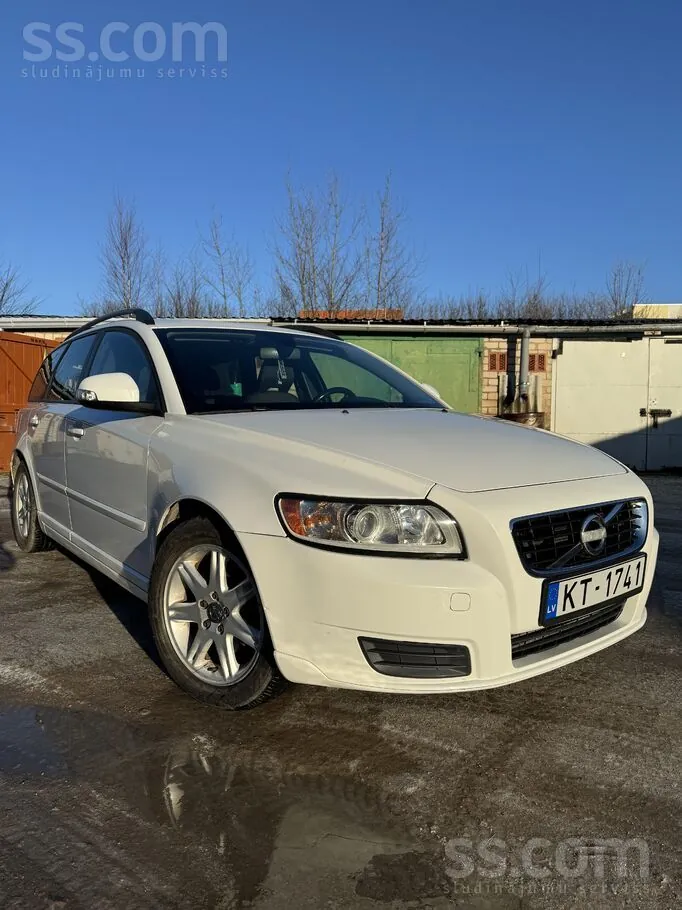 Volvo V50 2011 photo 2