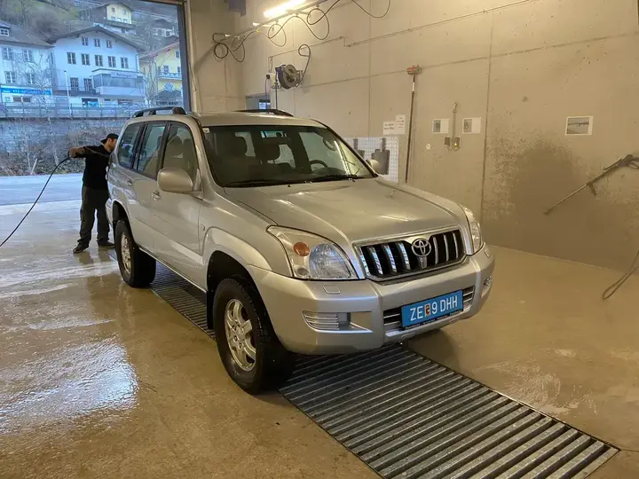 Toyota Land Cruiser 2009 photo 2