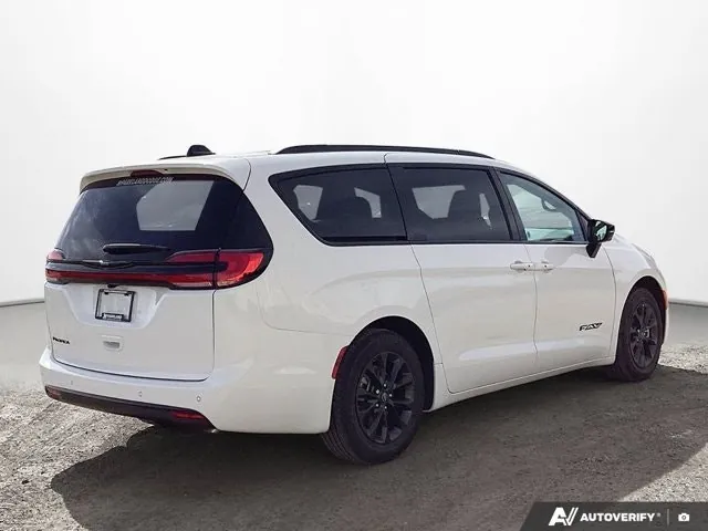 Chrysler Pacifica 2026 photo 5