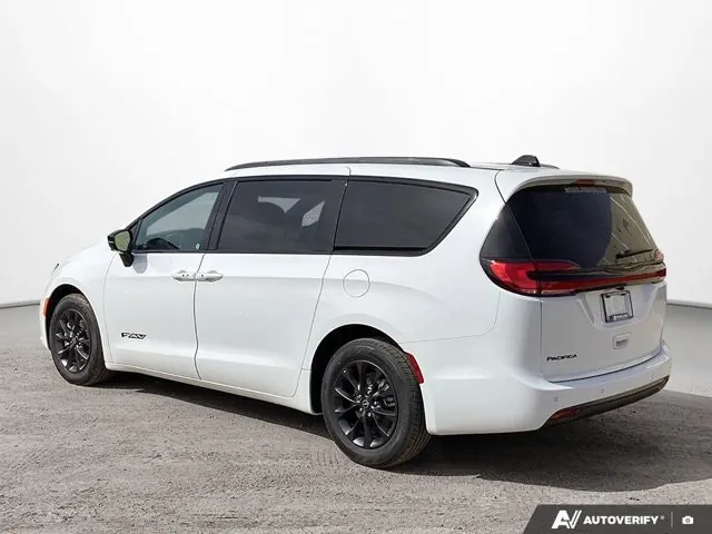 Chrysler Pacifica 2026 photo 3