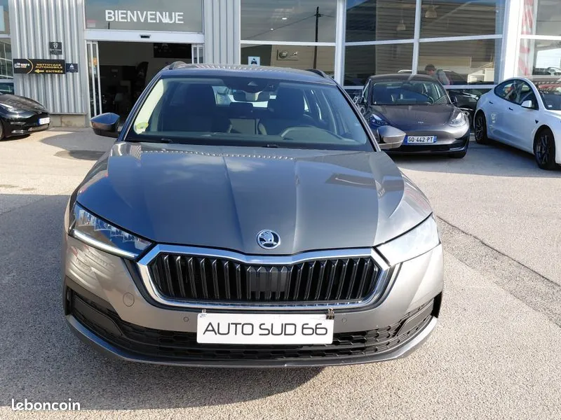 Skoda Octavia 2023 photo 2