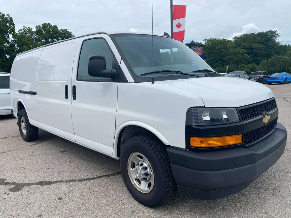 Chevrolet Express 2023 photo 3