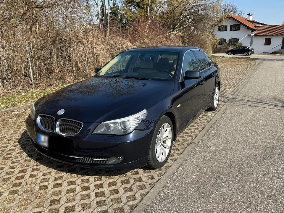 BMW 523I