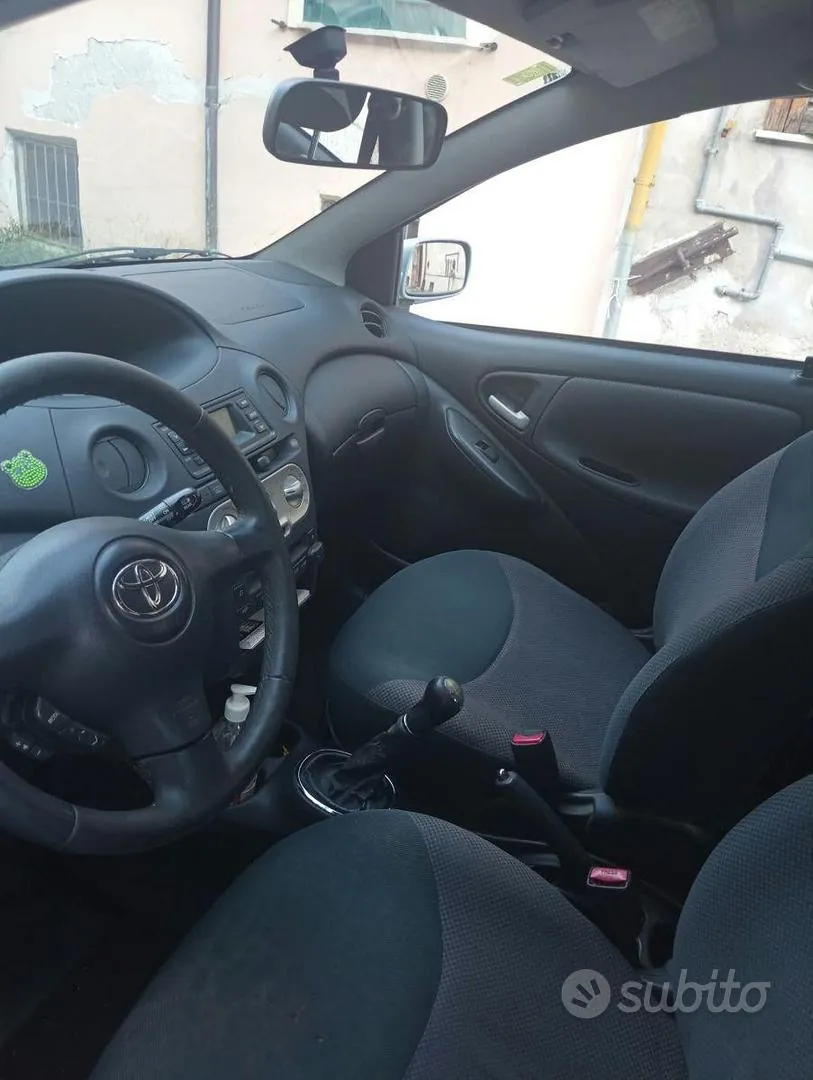 Toyota Yaris 2005 photo 3