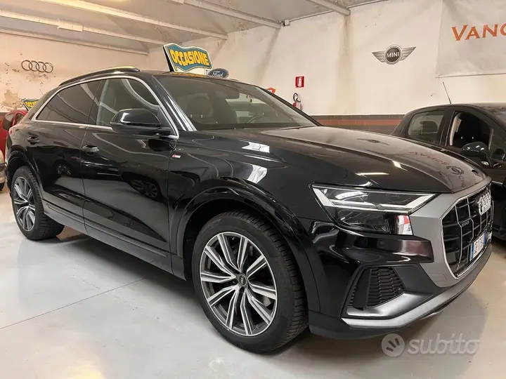 Audi Q8 2021 photo 2