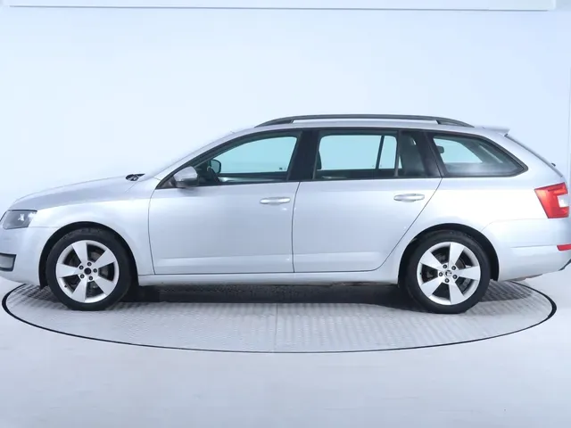 Skoda Octavia Combi 2014 photo 2