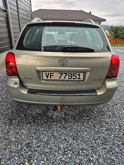 Toyota Avensis 2005 photo 2