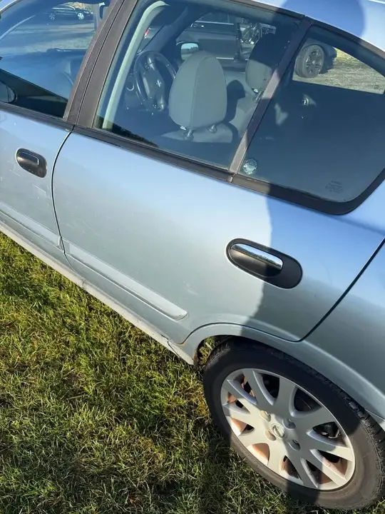 Nissan Almera 2005 photo 2
