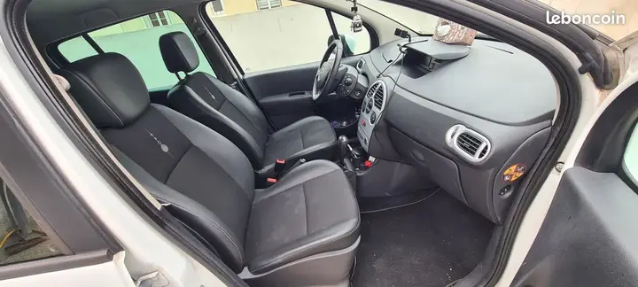 Renault Modus 2010 photo 2