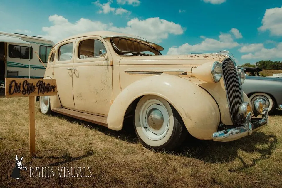 Plymouth P3 Business Six