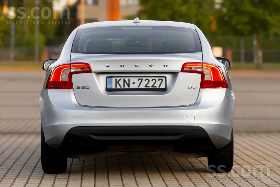 Volvo S60 2010 photo 4