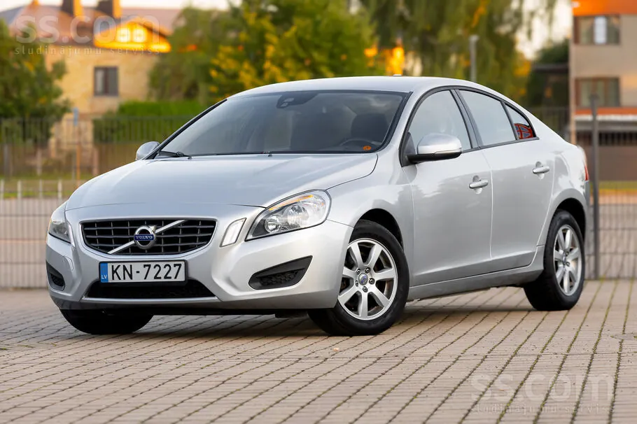 Volvo S60 2010 photo 2