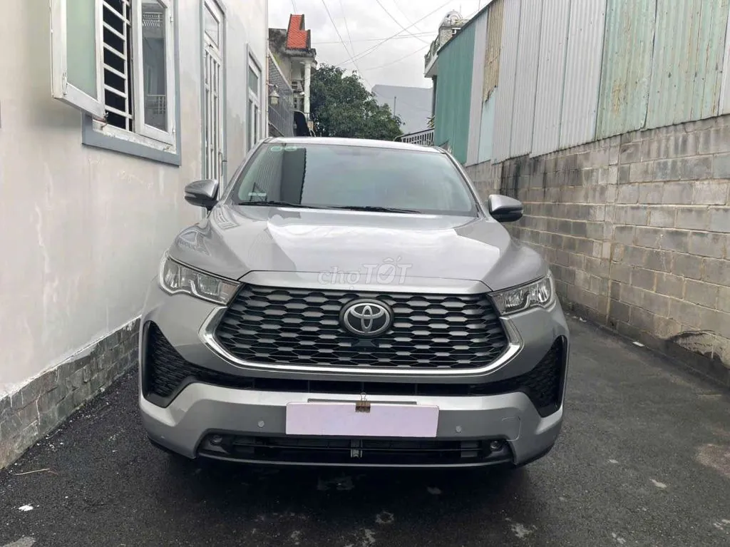 Toyota Innova Cross 2024 photo 2
