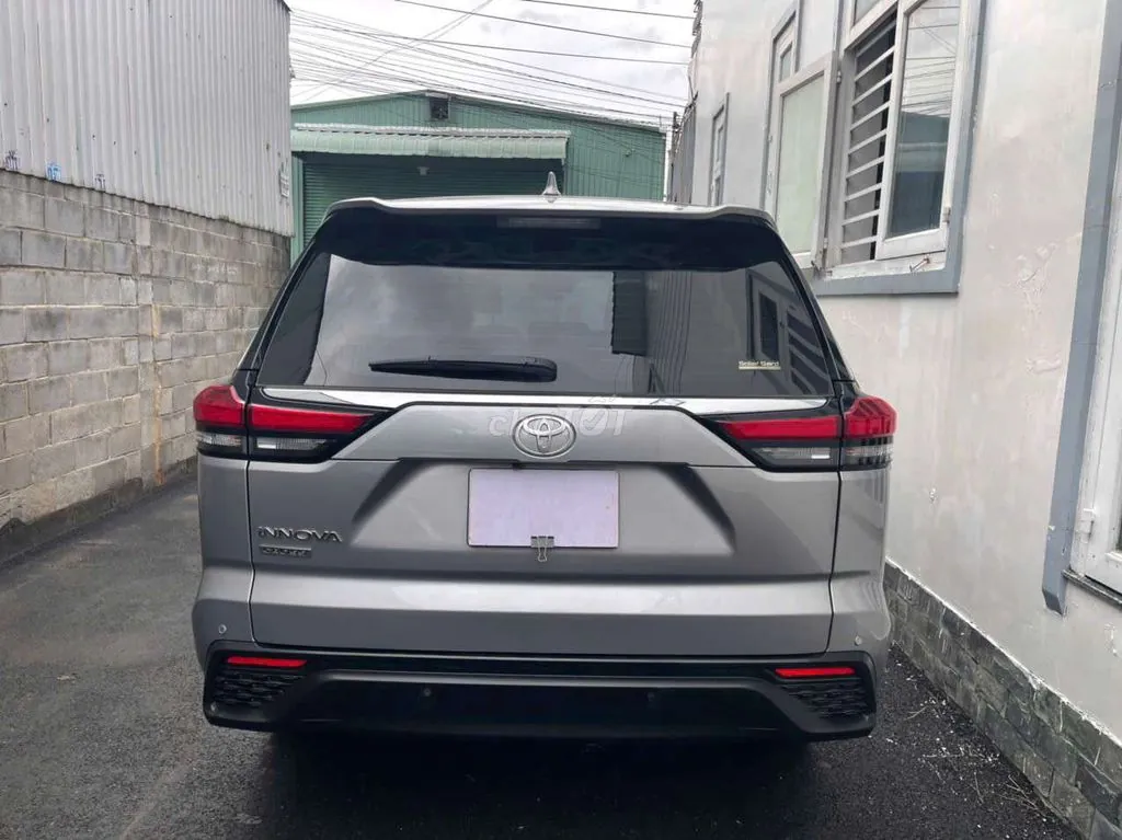 Toyota Innova Cross 2024 photo 3