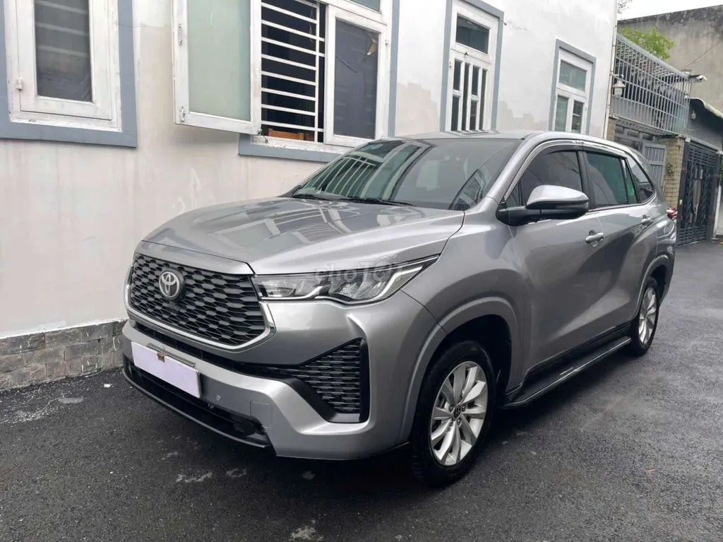 Toyota Innova Cross