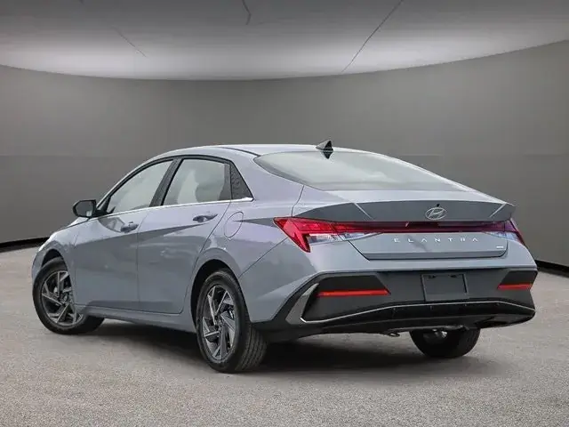 Hyundai Elantra 2026 photo 4