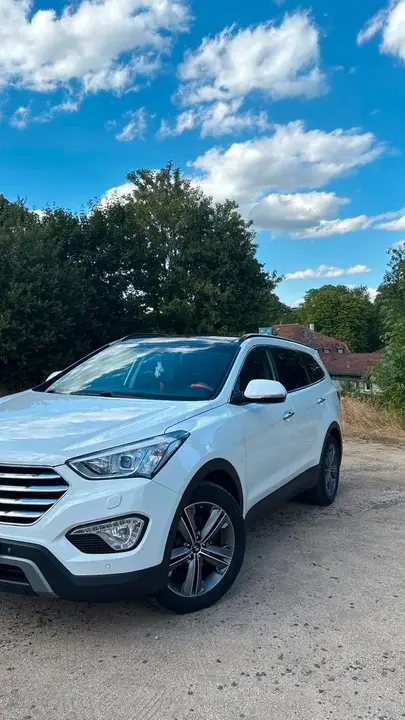 Hyundai Grand Santa Fe