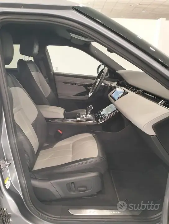 Land Rover Evoque 2021 photo 3