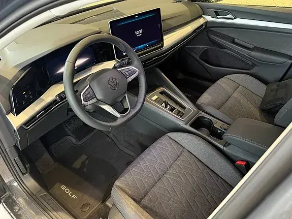 Volkswagen Golf I 2026 photo 5