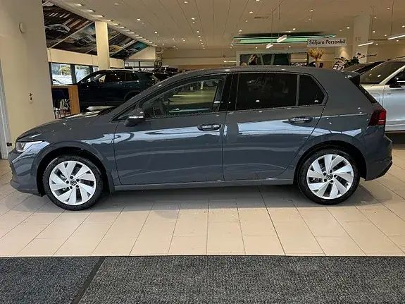 Volkswagen Golf I 2026 photo 2