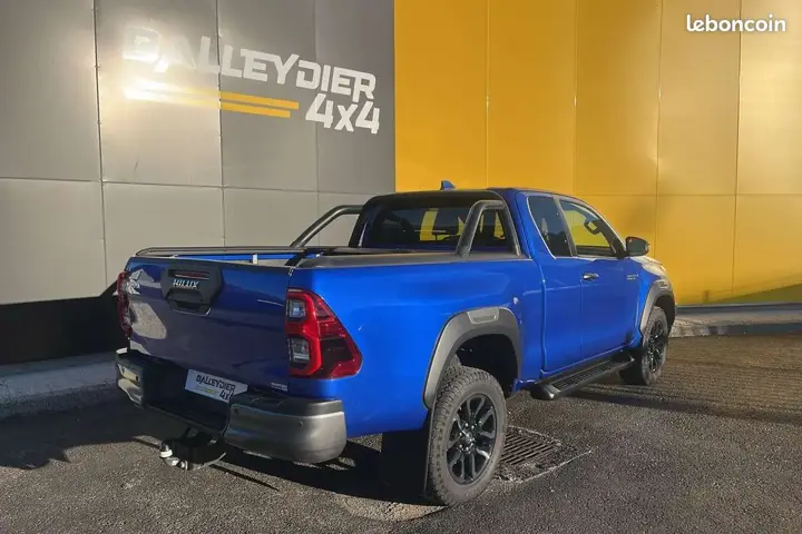 Toyota Hilux 2023 photo 2