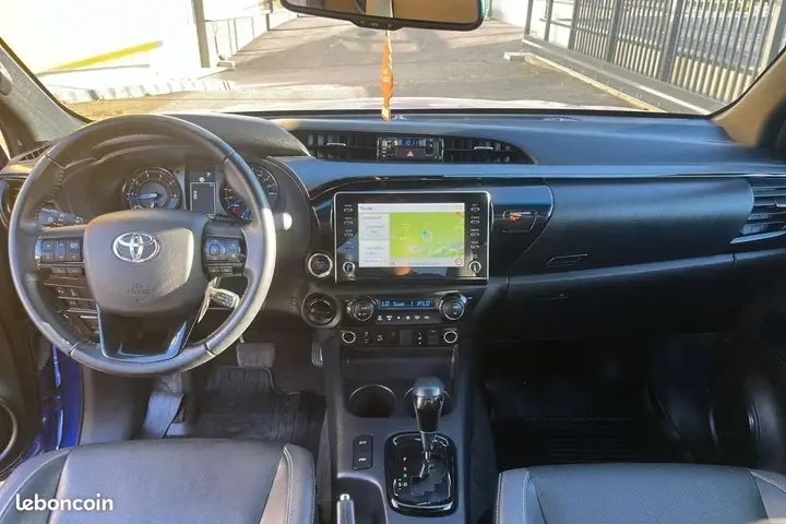 Toyota Hilux 2023 photo 3