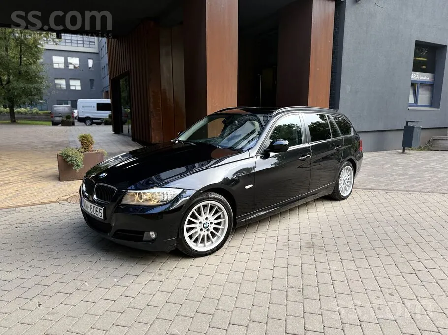 BMW 318 2010 photo 2