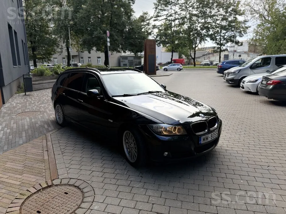 BMW 318 2010 photo 4
