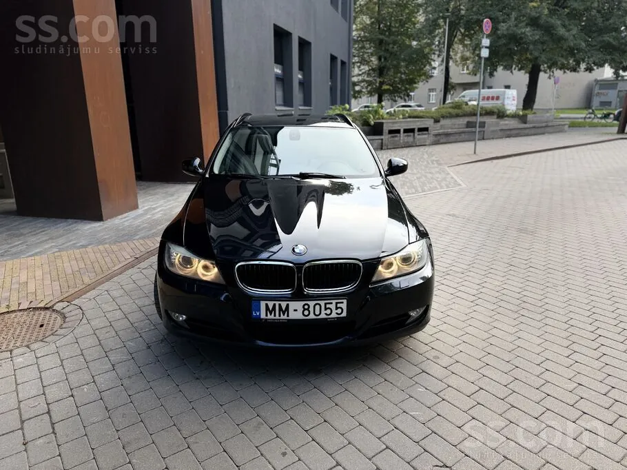 BMW 318 2010 photo 3
