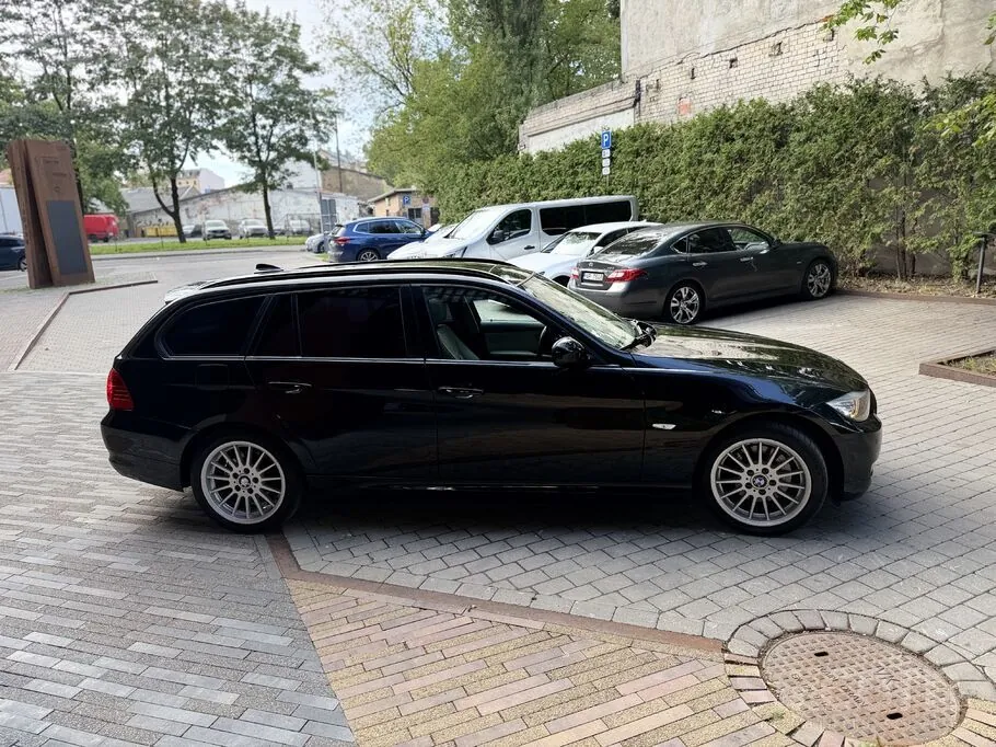 BMW 318 2010 photo 5