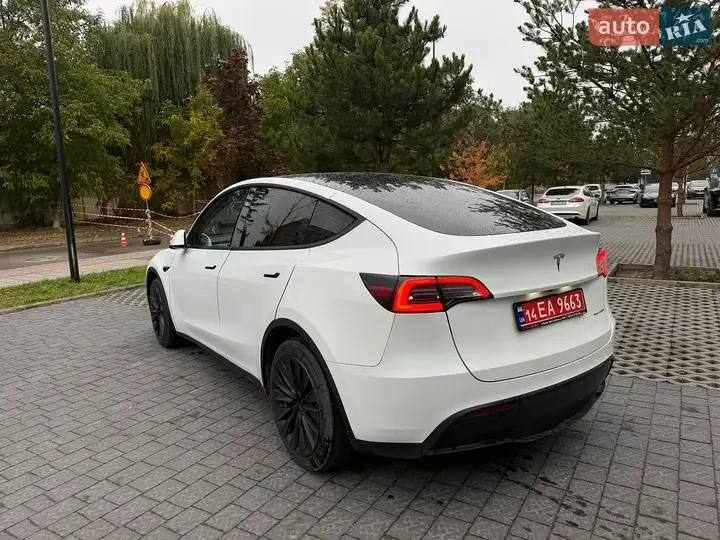 Tesla Model Y 2023 photo 3