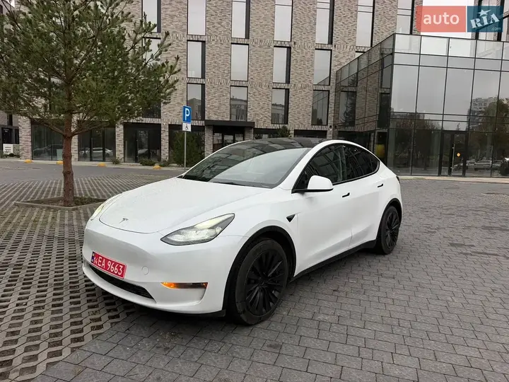 Tesla Model Y 2023 photo 2