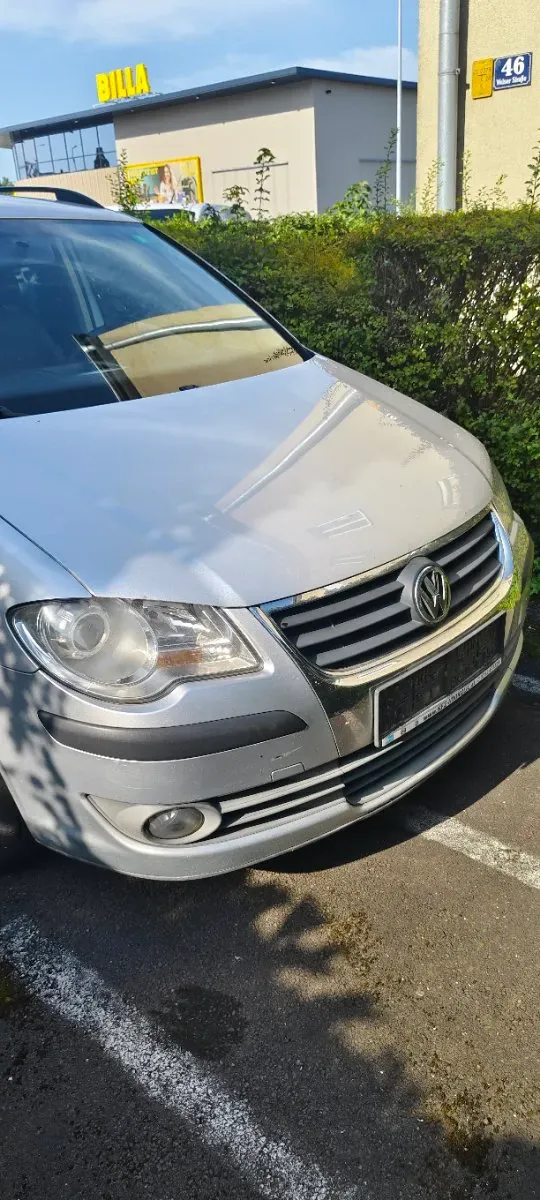 Volkswagen Touran 2009 photo 2