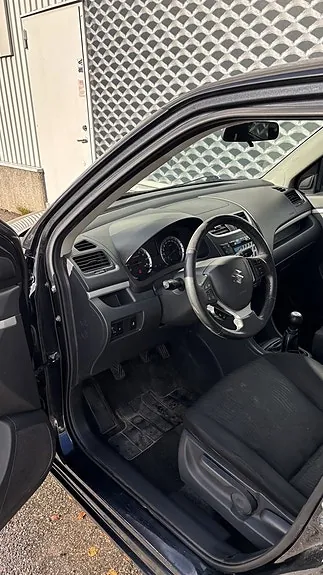 Suzuki Swift 2010 photo 4