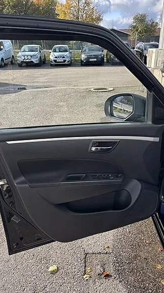 Suzuki Swift 2010 photo 3