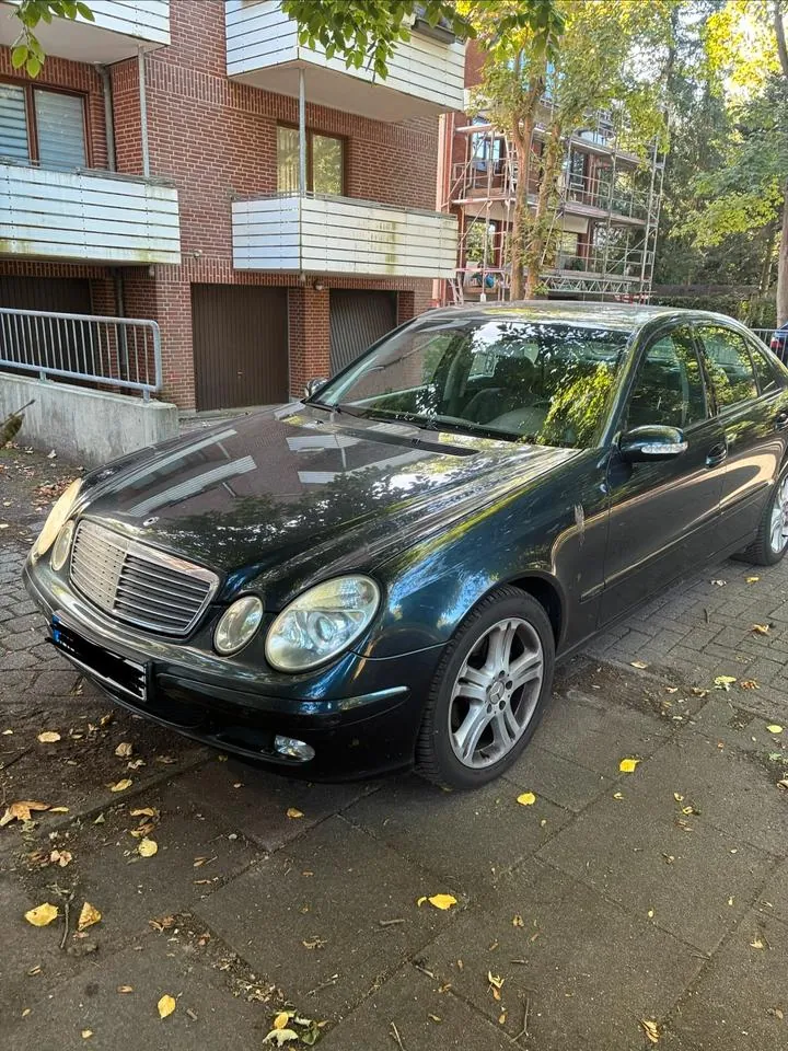 Mercedes-Benz W211