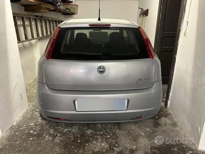 Fiat Grande Punto 2005 photo 2
