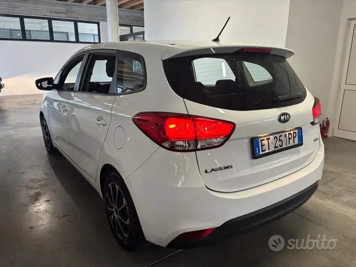 Kia Carens 2014 photo 2