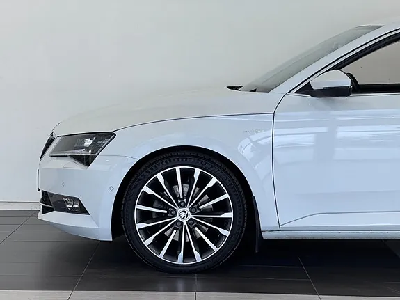 Skoda Superb 2016 photo 3