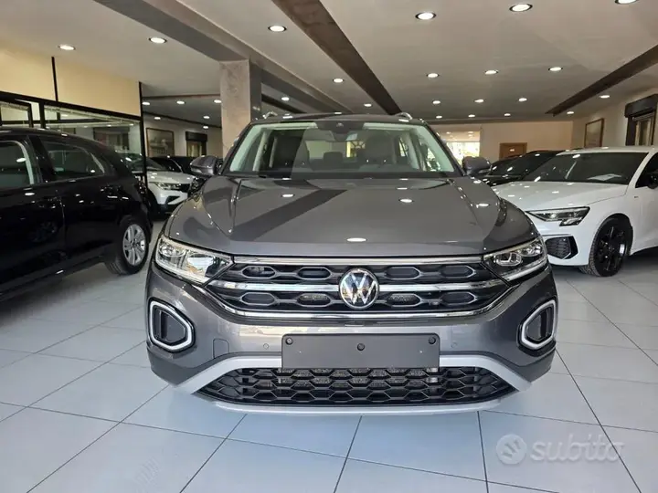 Volkswagen T-Roc 2024 photo 2