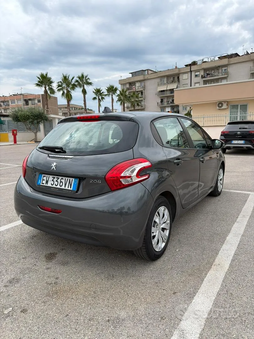 Peugeot 208 2014 photo 2