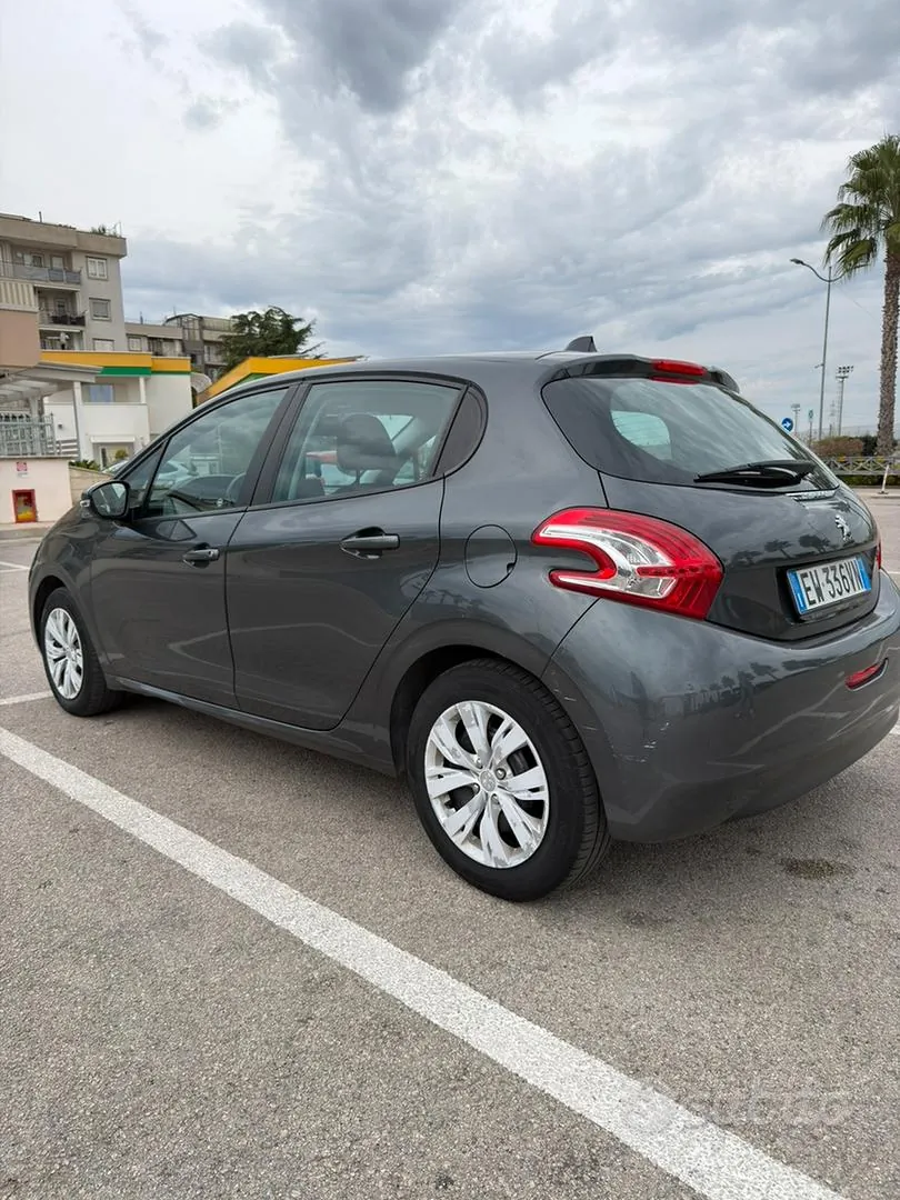 Peugeot 208 2014 photo 3