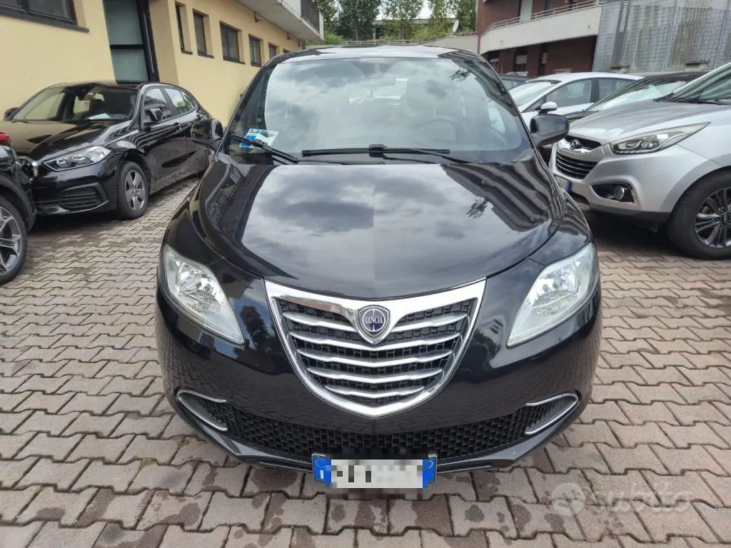 Lancia Ypsilon 2015 photo 2
