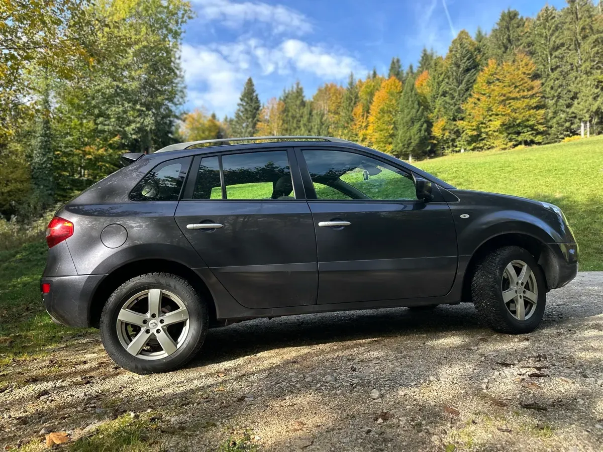 Renault Koleos 2010 photo 2