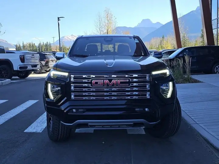 GMC Canyon 2024 photo 2