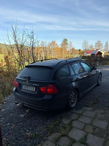 BMW 320D 2009 photo 2