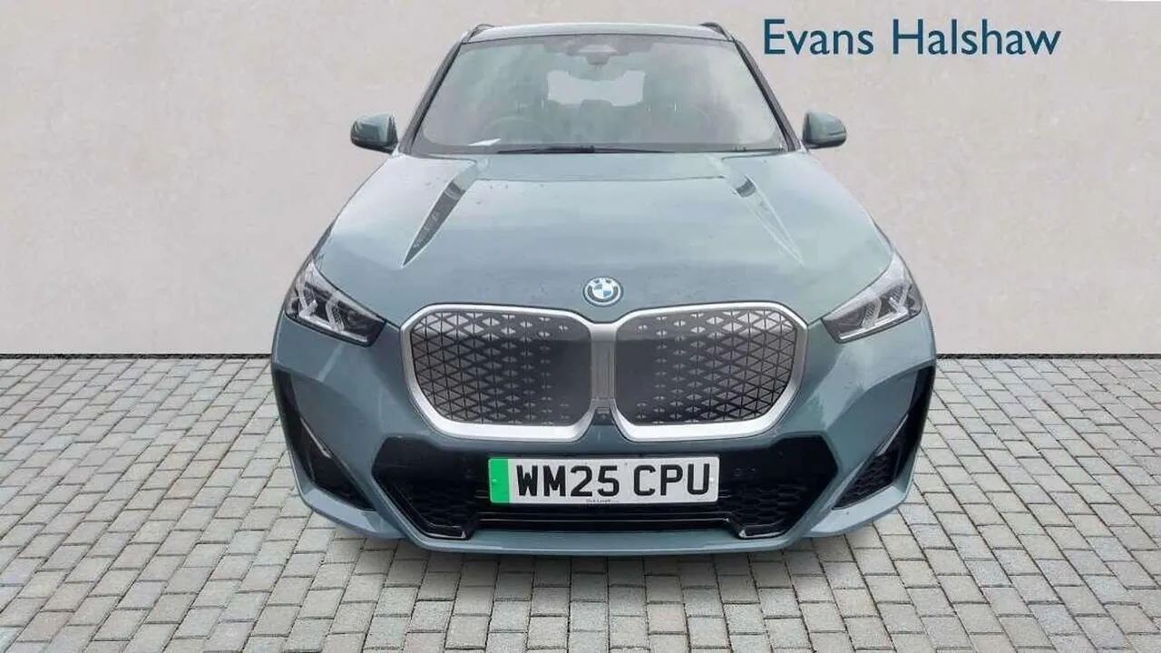 BMW Ix1 2025 photo 2