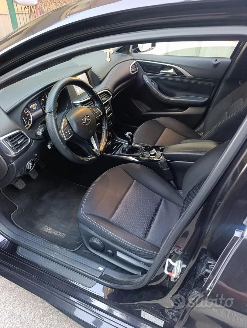 Infiniti Q30 2017 photo 2